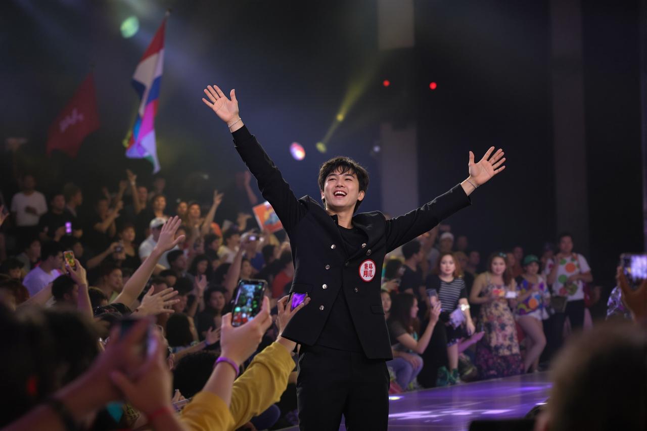 四虎影视影迷见面会圆满举行，万名粉丝热情参与